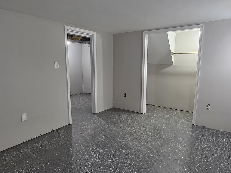 1019 Green Ln — Photo 23
