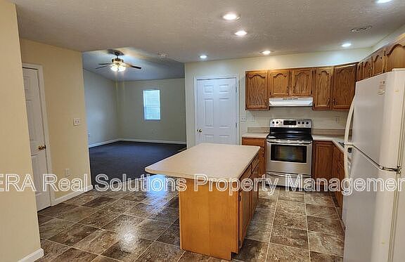 4th image of 1036 N West St