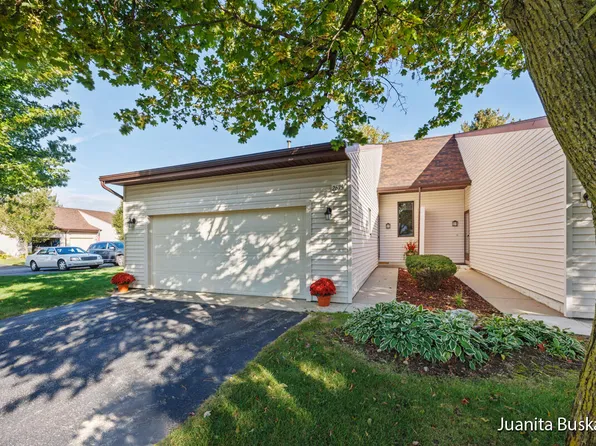 2675 Stonebluff Dr SW, Wyoming, MI 49519