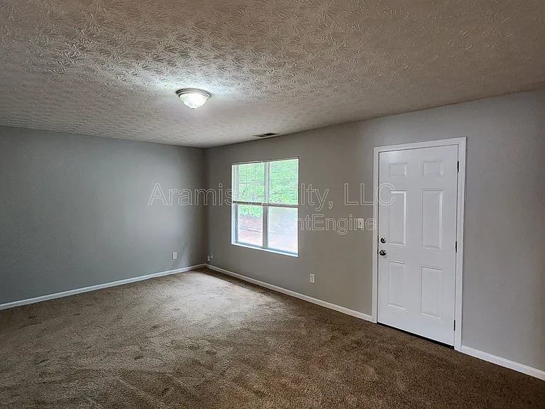 5749 Strathmoor Manor Cir — Photo 4