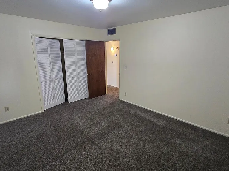 10806 N 110th Dr — Photo 15