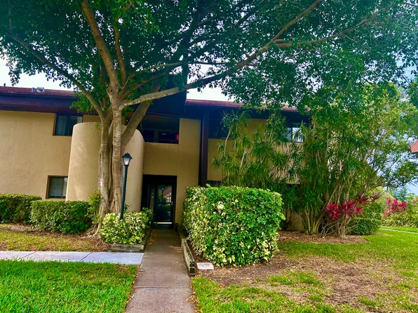 10775 Village Club Cir #206, Saint Petersburg, FL 33716