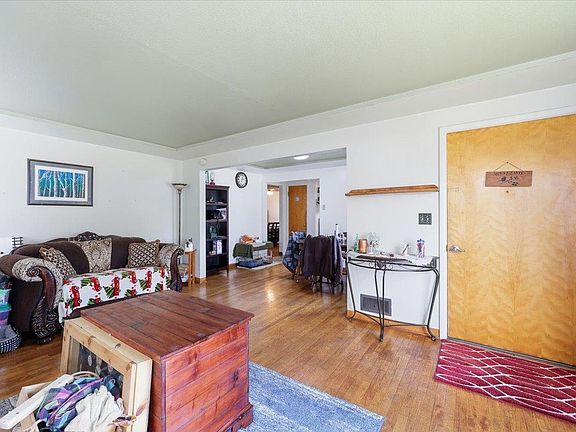 4th image of 4811 N Maple St