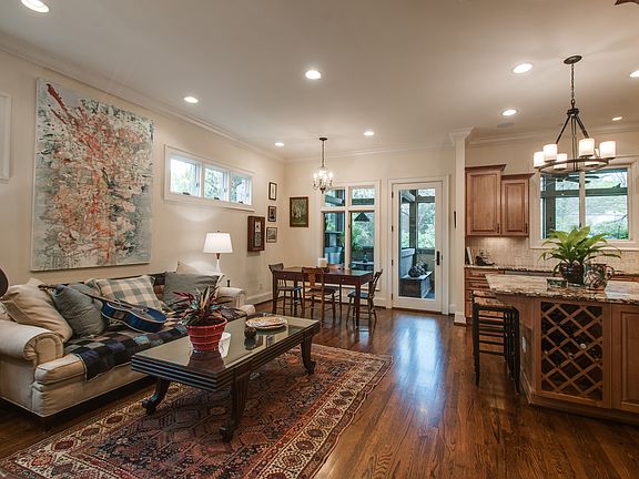 5th image of 3627A Saratoga Dr
