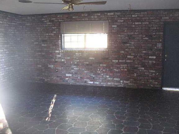 LIVING ROOM/DINING ROOM COMBO