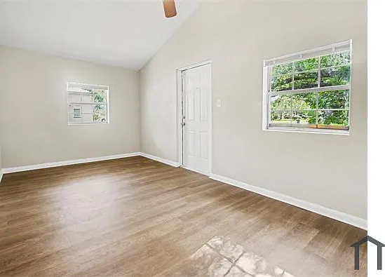 3007 E Knollwood St — Photo 22