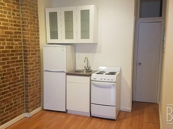 3rd image of 75 Pineapple St APT 3A