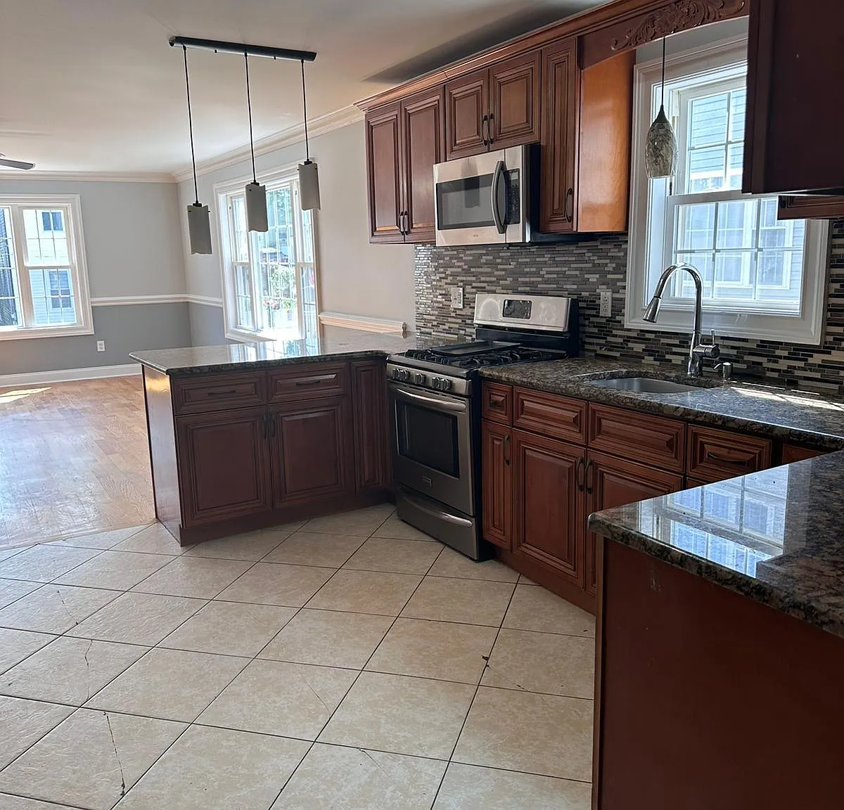 3 bed, $3,195 — Photo 3