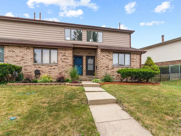 701 Morningside Ct, Roselle, IL 60172