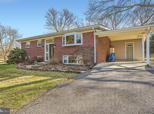 6221 Rolling View Dr, Sykesville, MD 21784