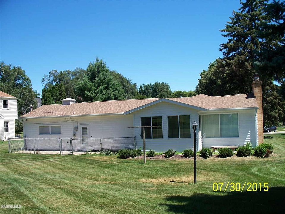 2nd image of 60 Elizabeth Cir