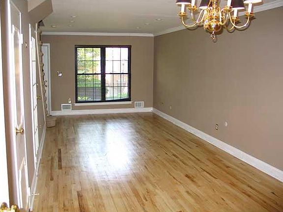 Living / dining room (opposite view)