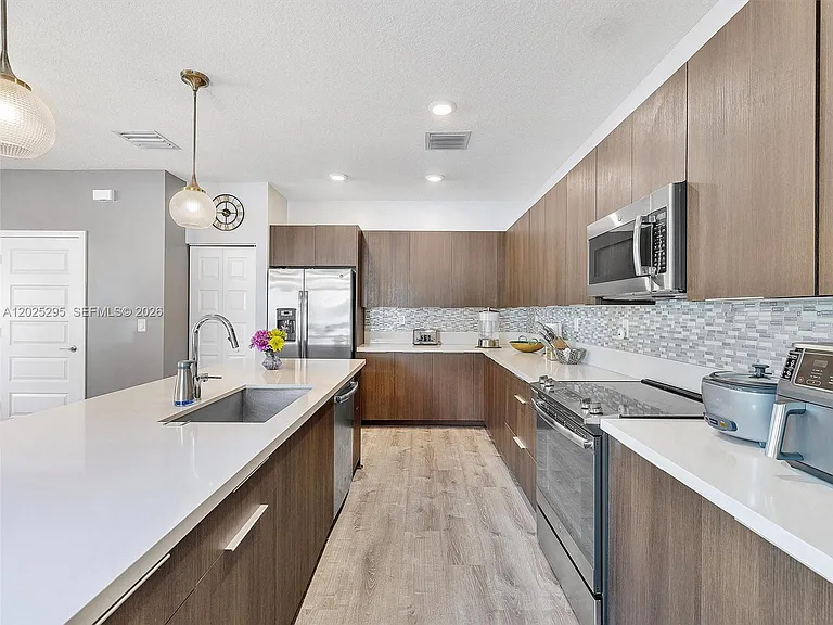 8398 NW 51st Ter #8398 — Photo 17
