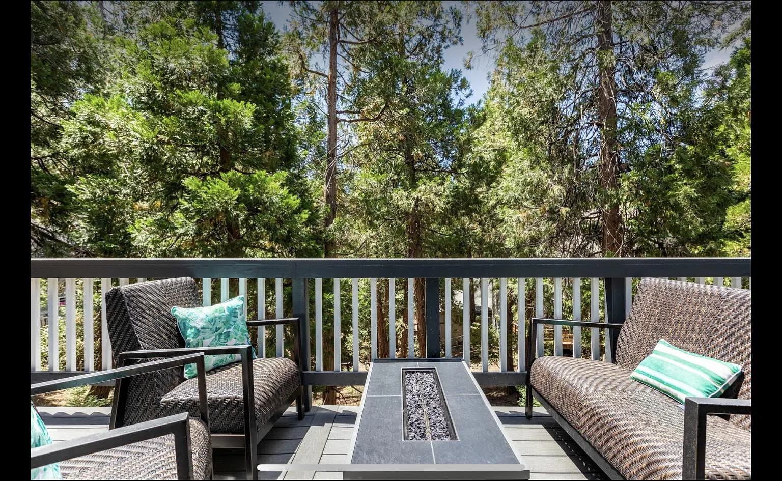 168 Sunset Dr — Photo 2