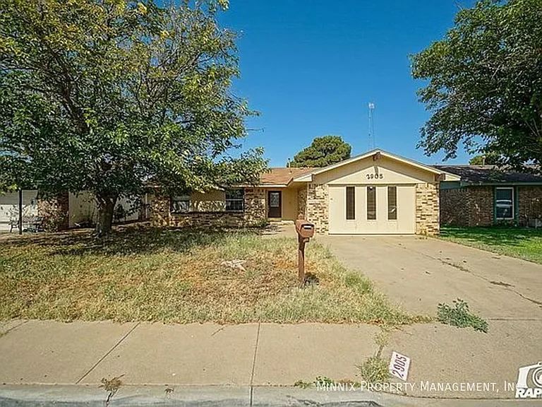2905 Ventura Ave — Photo 1