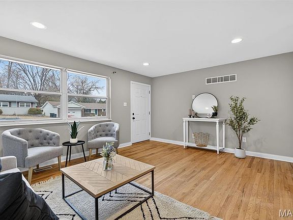 4th image of 520 Rebecca Dr