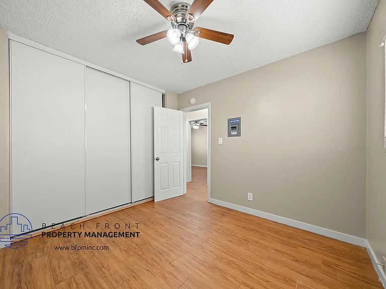 9320-9330 Elm Vista Dr. — Photo 7