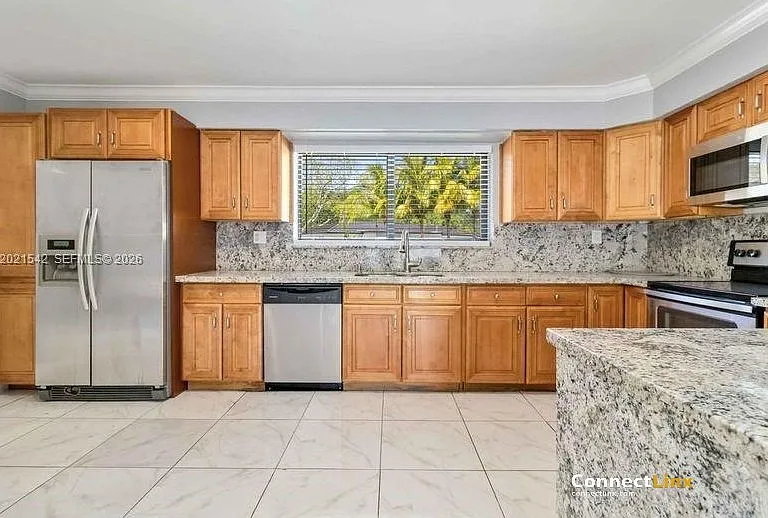 913 SW 49th Ave — Photo 14