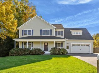 13 Vanderbilt Ln, Portsmouth, RI 02871