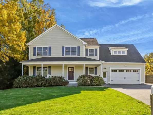 13 Vanderbilt Ln, Portsmouth, RI 02871