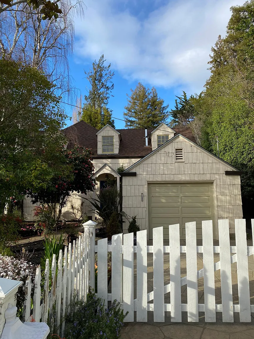 65 Mountain View Ave photo 1