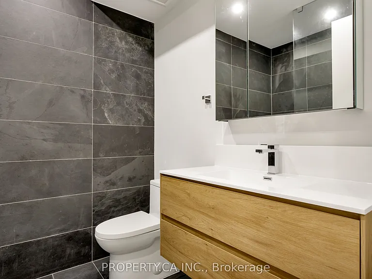 301 Keele St #3 — Photo 40