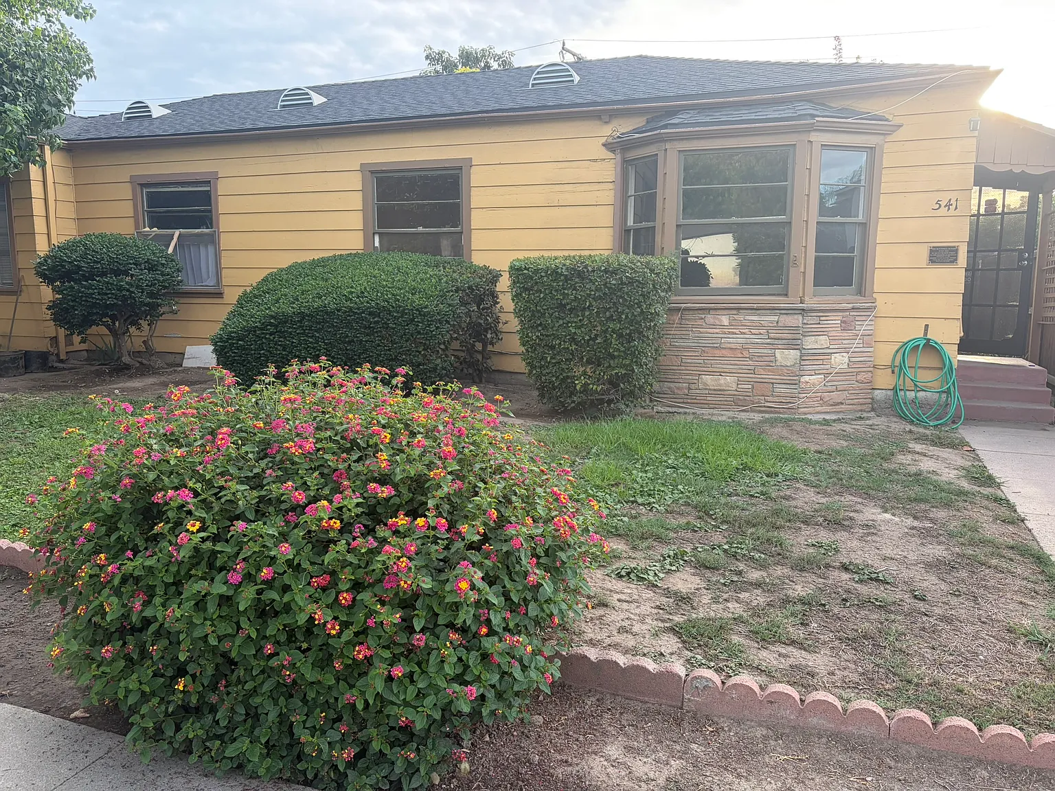 1 bed, 950 sqft, $2,300 — Photo 1