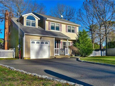 33 Memorial Blvd, East Moriches, NY, 11940