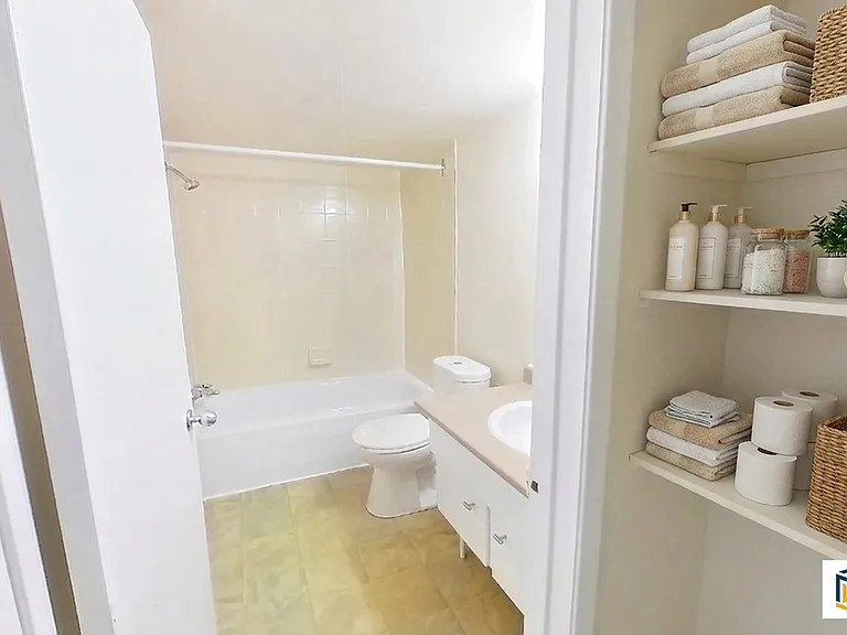 4605 106a St NW — Photo 14
