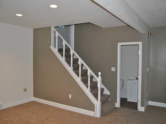 5th image of 1042 W 10th St