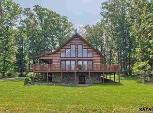 200 Hilltop Ln, Spring Grove, PA 17362