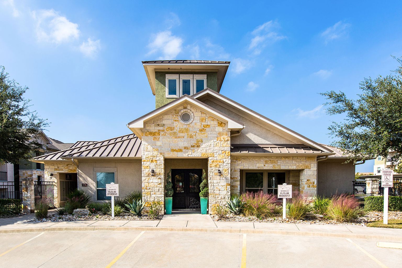 Fox Hill Apartments Austin