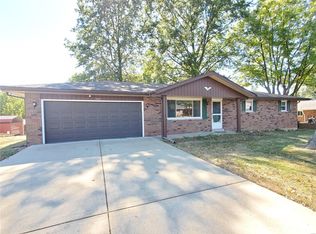 503 Bauer Ln, Maryville, IL