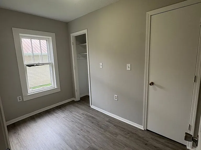 213 Humble Ave — Photo 2