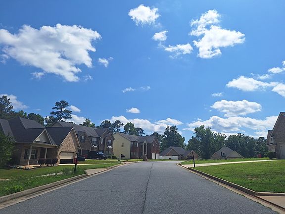 4th image of 158 Summer Grove Ln