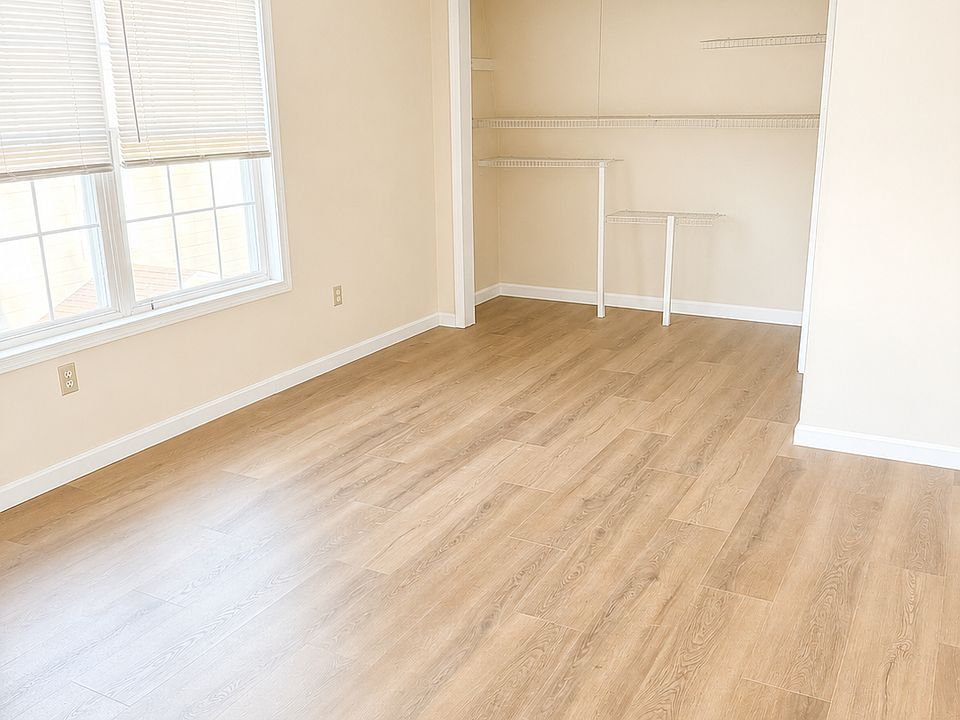 2nd image of 35 Fox Hill Rd