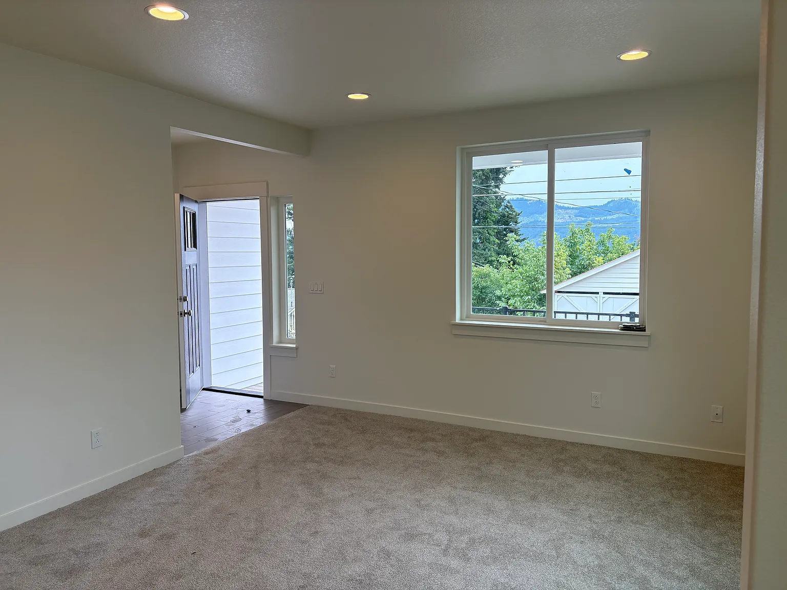 3 bed, 2.5 bath, 1583 sqft, $2,995 — Photo 3