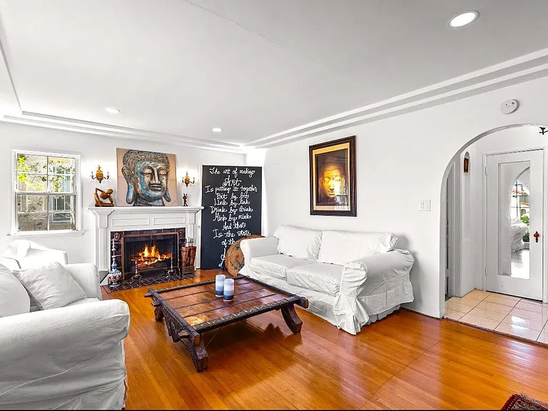 La Salle Ave — Photo 2