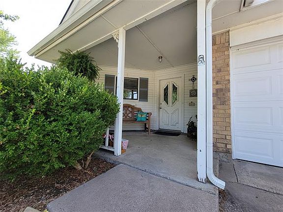 2nd image of 412 Little Fox Ln
