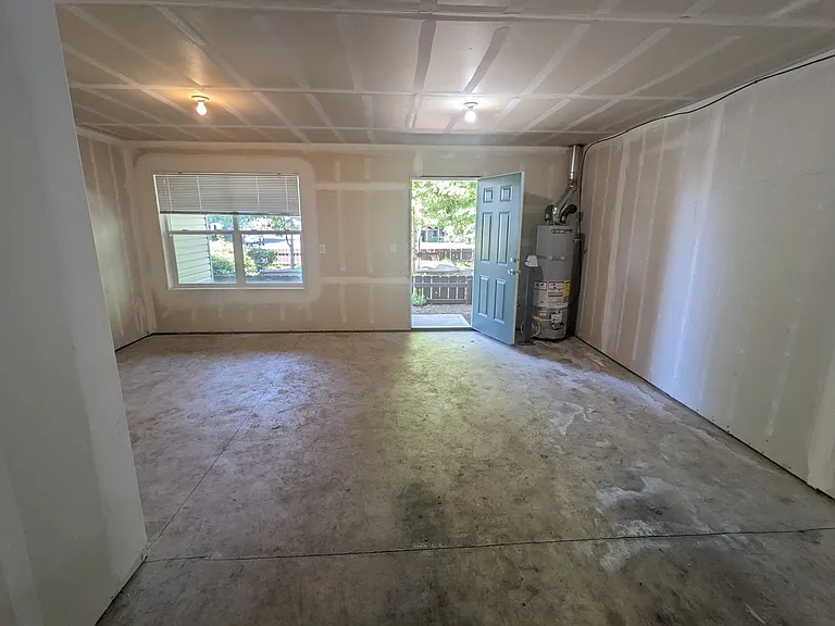 Halsey East Townhomes — Photo 9