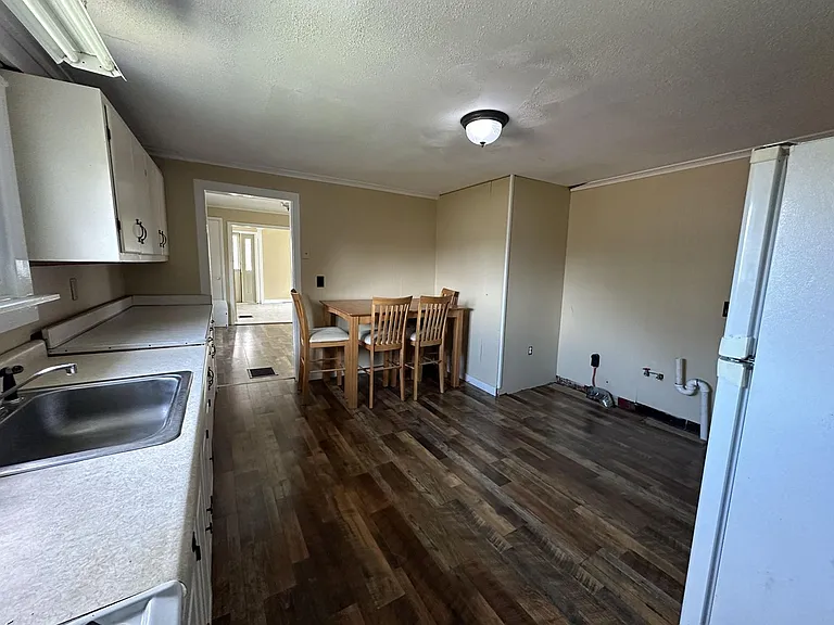 111 Erie St — Photo 15
