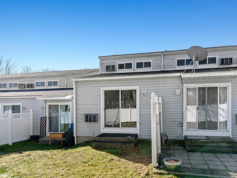 50 E Hill Rd #3L — Photo 16