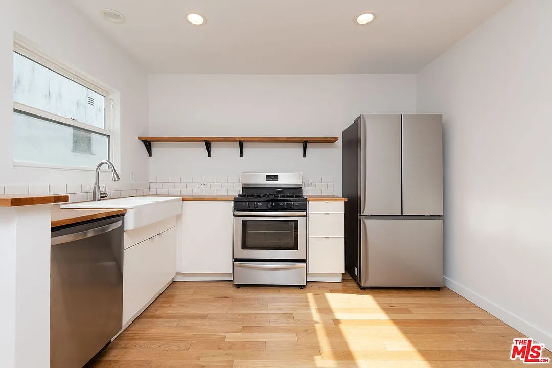 2 bed, 1.0 bath, 1000 sqft, $2,995 — Photo 3