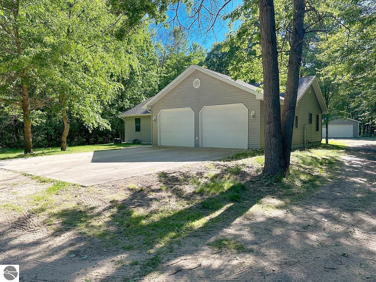 2797 N Castor Rd, Coleman, MI 48618 | Zillow