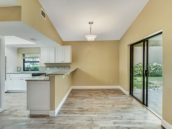 5th image of 6366 Parson Brown Dr