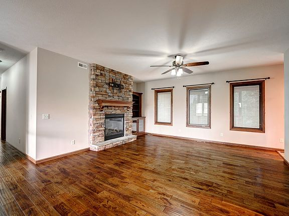 5th image of 2301 Pinecrest Cir
