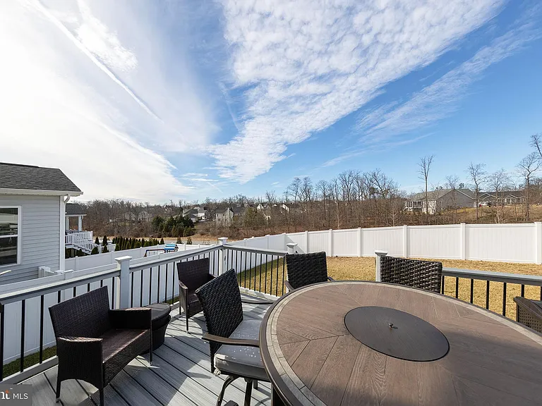 124 Lenore Ln — Photo 39