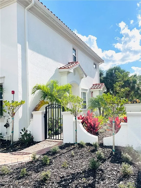 4 bed, 3.0 bath, 1828 sqft, $3,141 — Photo 2