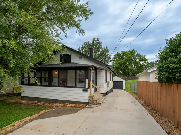 207 W 10th St S, Newton, IA 50208