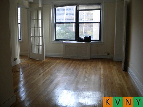 5th image of 455 W 34th St APT 6B